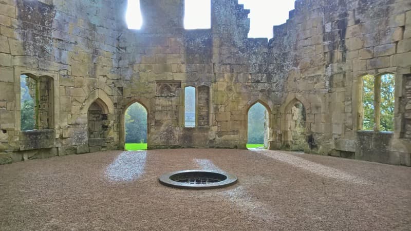 Zamek Old Wardour dziedziniec